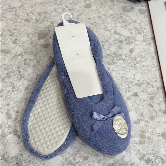 Gold Toe Shoes - NWT Goldtoe women’s blue grip bottom slippers, size large(9)